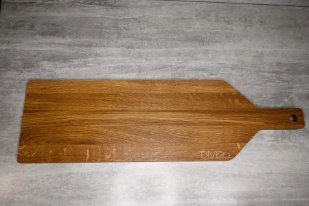 Длинная узкая доска для подачи с ручкой, дуб 68×20 см от мастерской DIVIRO
